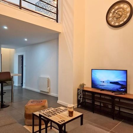 Apartament Grand Loft Avec Terrasse Privee Saint-Etienne  Zewnętrze zdjęcie