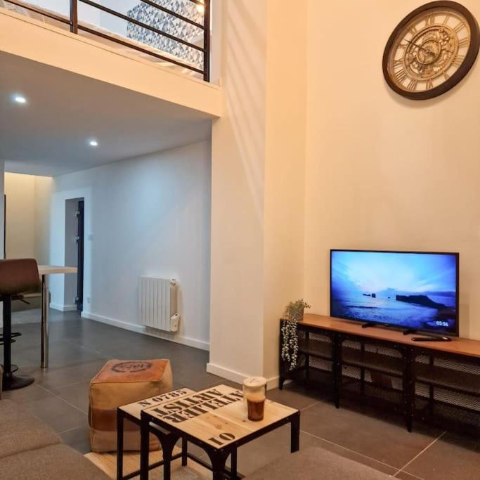 Apartament Grand Loft Avec Terrasse Privee Saint-Etienne  Zewnętrze zdjęcie